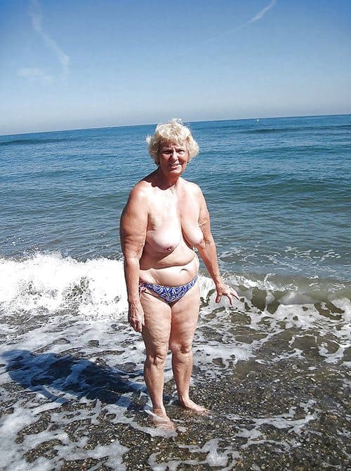 Бабушка нудистка любит трахаться в свои 70 лет 4 фото