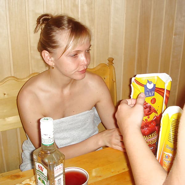 Пьяный девичник в русской сауне 8 фото
