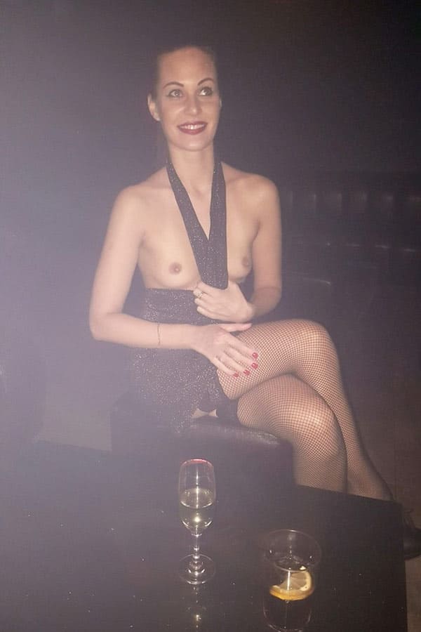 Пьяная жена в ночном клубе без нижнего белья 19 фото