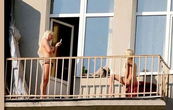 Подсмотренное за женщинами в окна дома напротив 13 фото